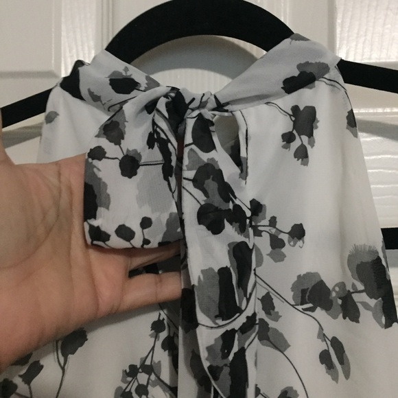 Iz Byer very flattering black and white halter - Picture 3 of 7